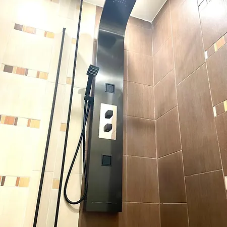 Апартаменти Two Modern Apartments In One Building By Si Stay