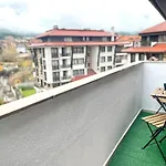 Two Modern In One Building By Si * 班斯科