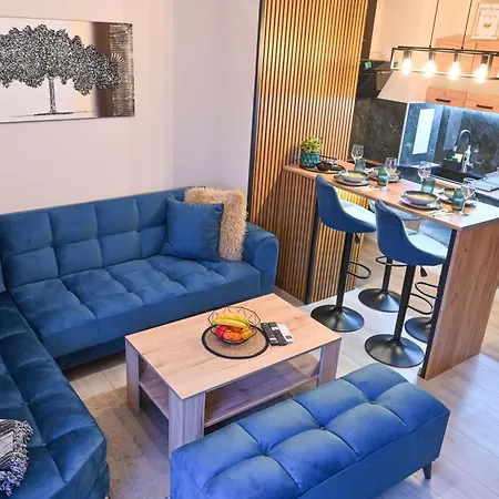 Two Modern In One Building By Si * 班斯科