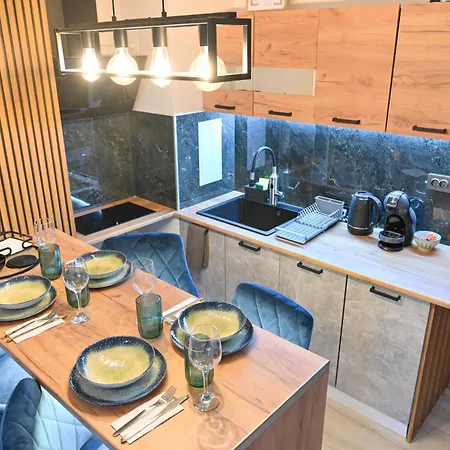 Two Modern In One Building By Si 班斯科