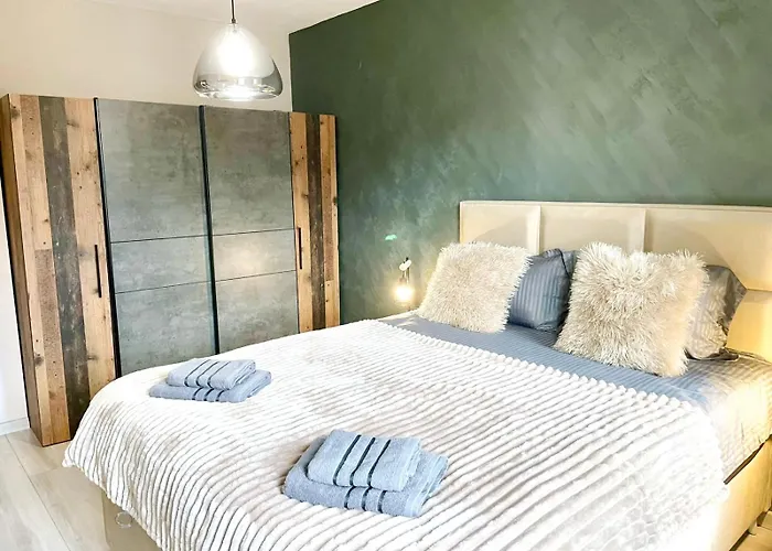 Two Modern In One Building By Si 公寓 班斯科