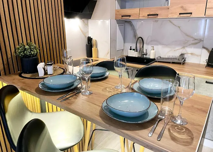 Two Modern In One Building By Si 班斯科