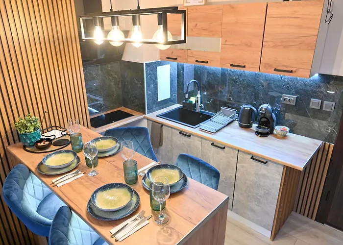 Two Modern In One Building By Si 班斯科