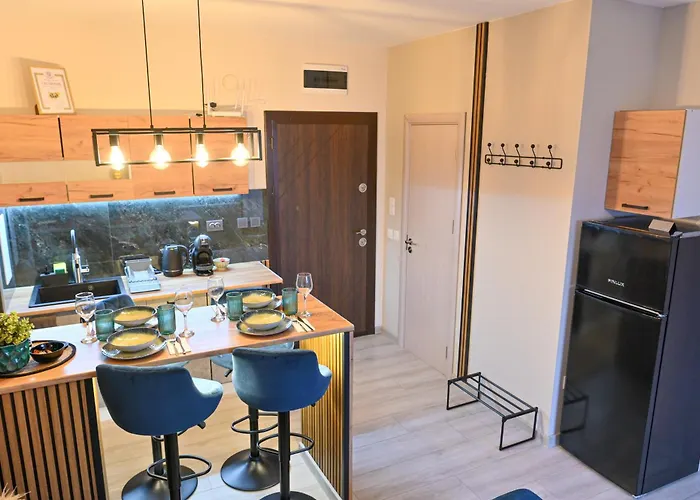 Two Modern In One Building By Si 班斯科