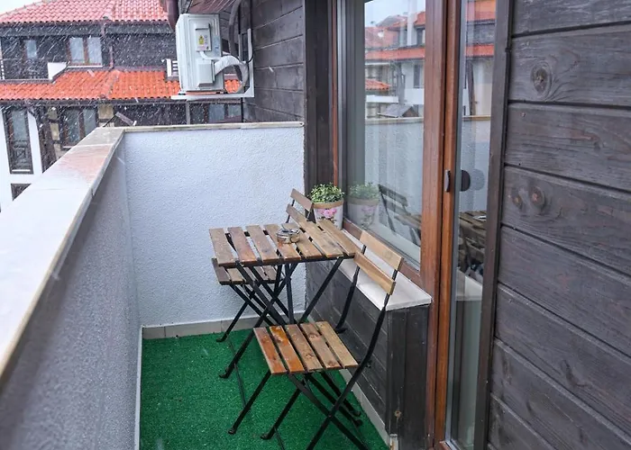 Two Modern In One Building By Si 班斯科