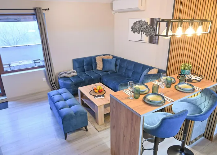 Two Modern In One Building By Si * 班斯科